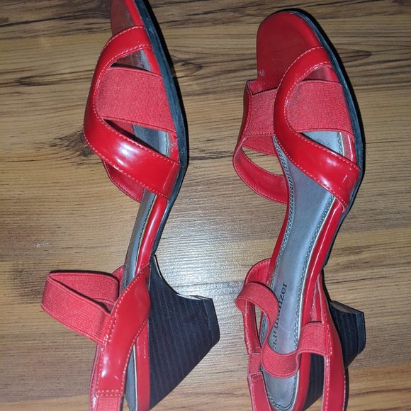 Naturalizer - Red (8.5W) Model: Switch - Picture 3 of 6